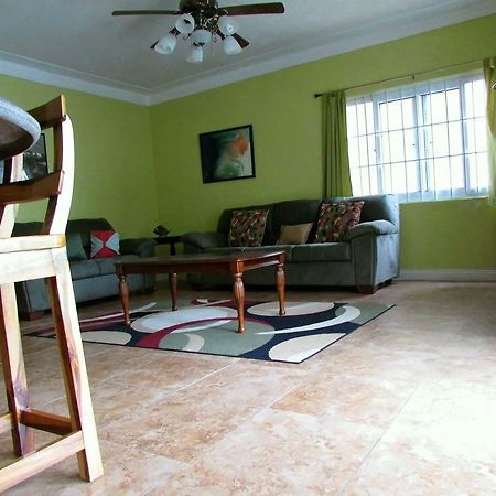 Centrally Located Guest Apartments Kingston Exterior foto