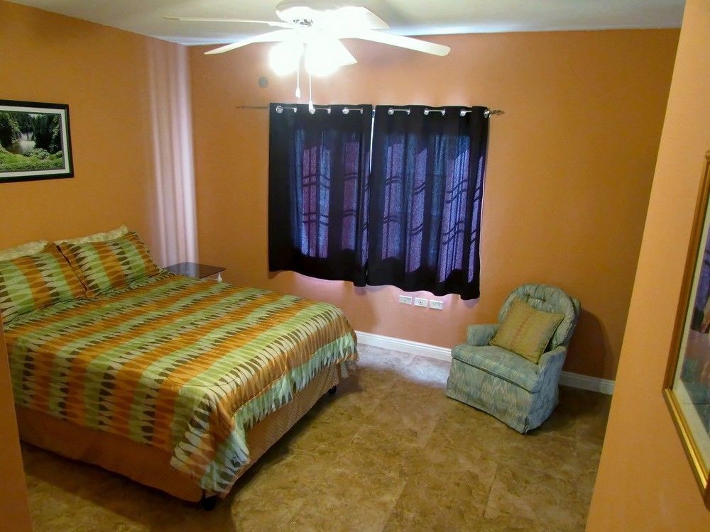 Centrally Located Guest Apartments Kingston Exterior foto