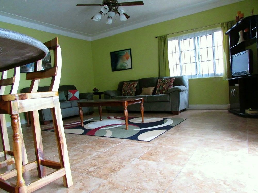 Centrally Located Guest Apartments Kingston Exterior foto