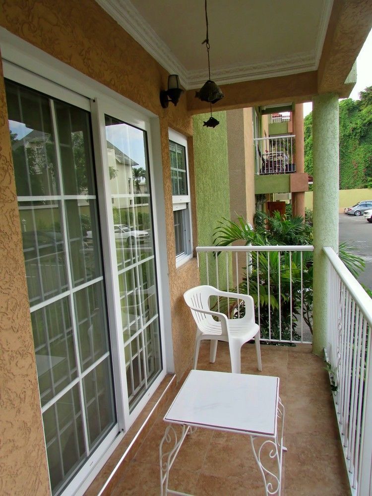 Centrally Located Guest Apartments Kingston Exterior foto