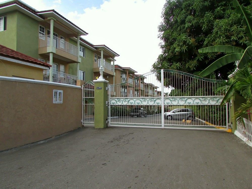 Centrally Located Guest Apartments Kingston Exterior foto