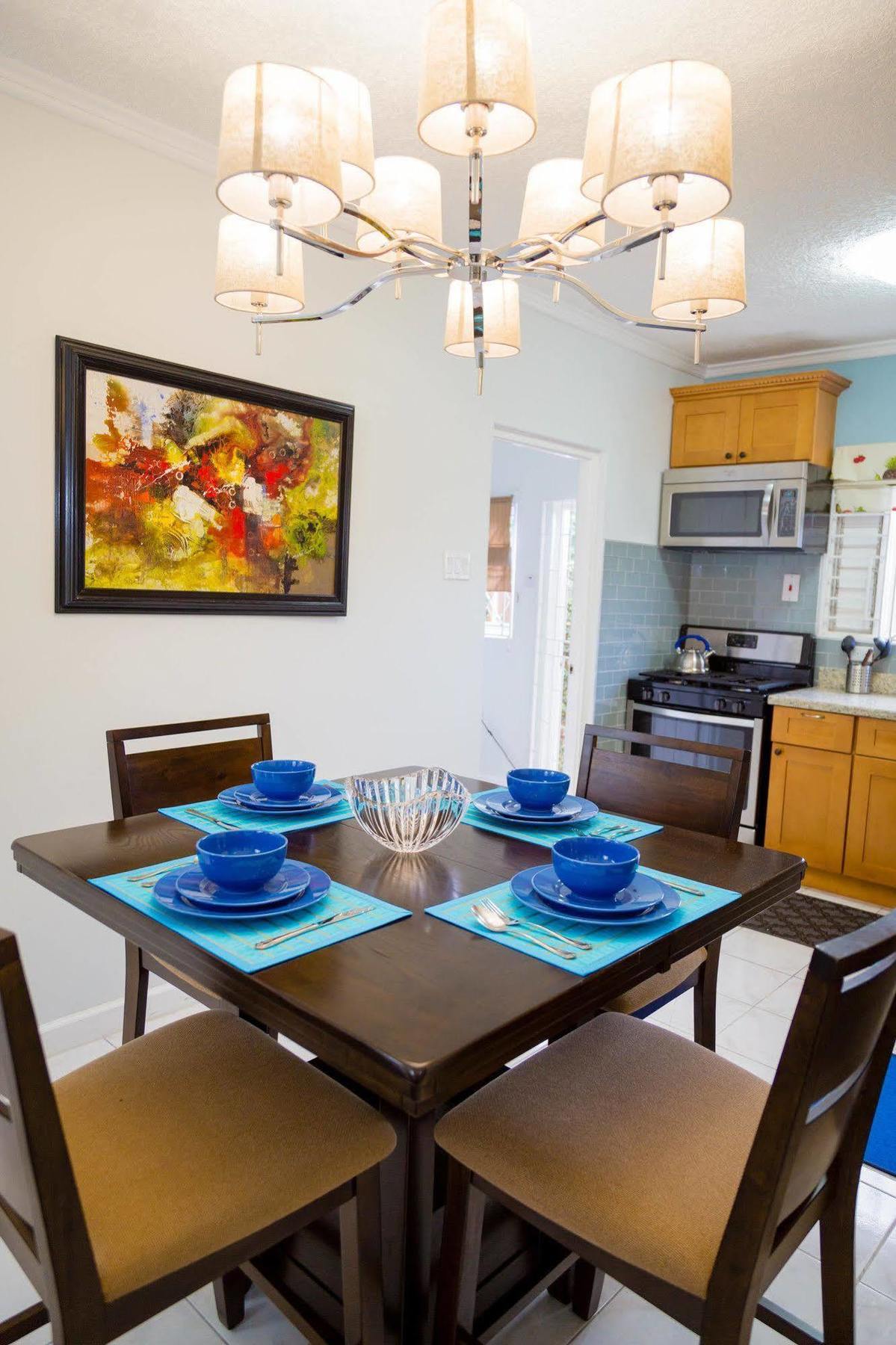 Centrally Located Guest Apartments Kingston Exterior foto