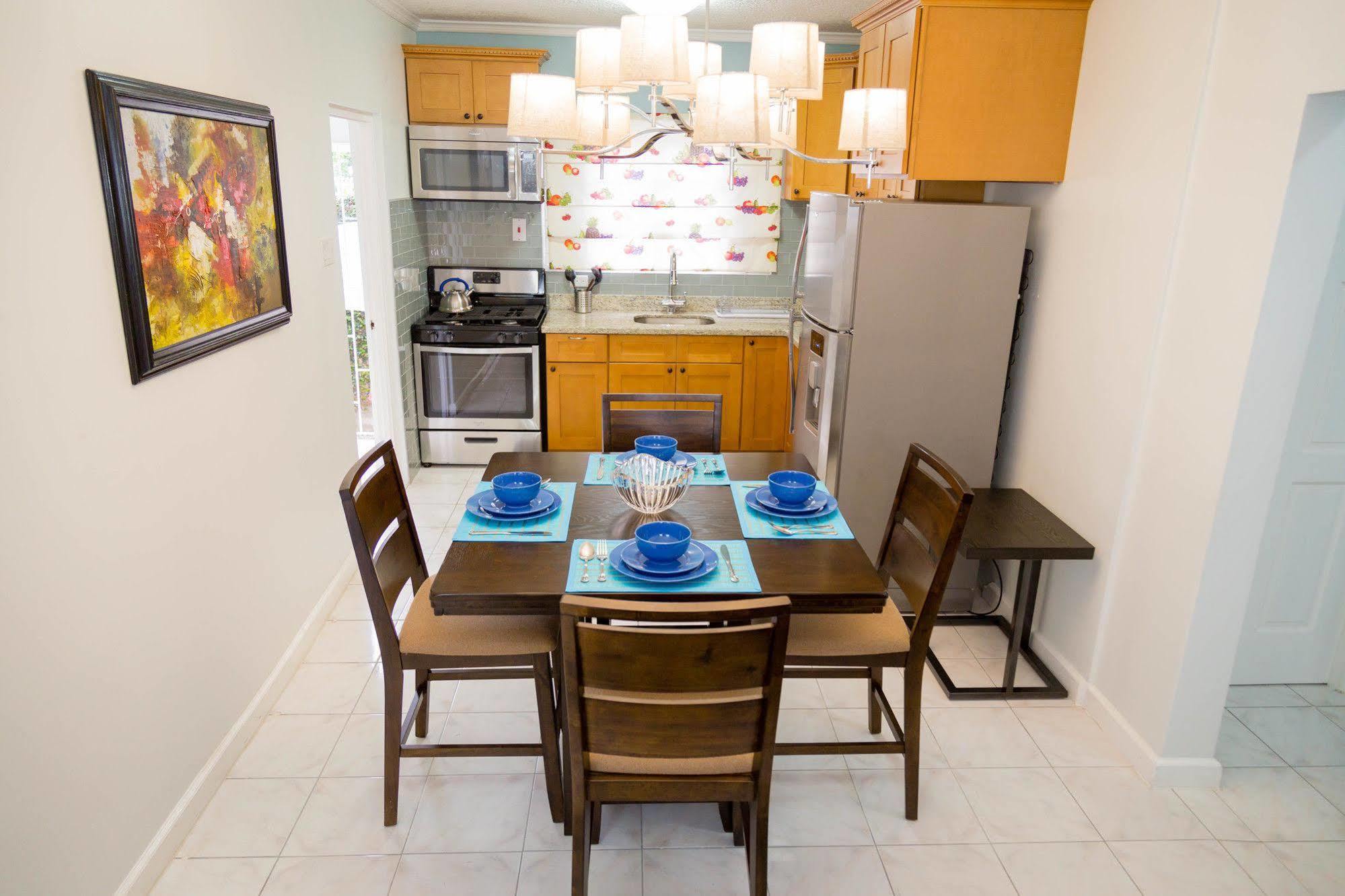 Centrally Located Guest Apartments Kingston Exterior foto