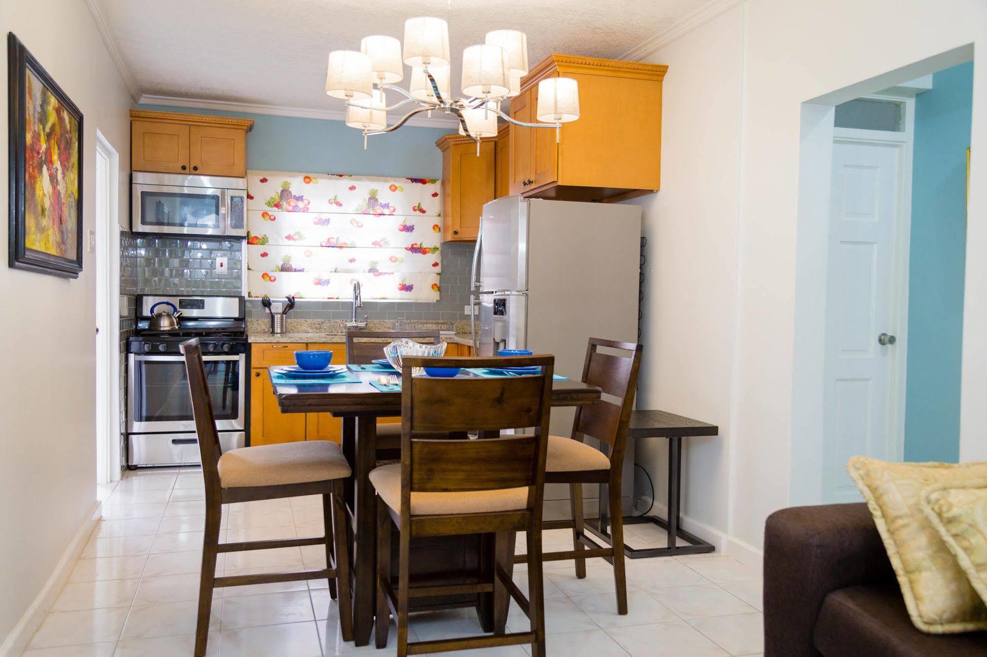 Centrally Located Guest Apartments Kingston Exterior foto