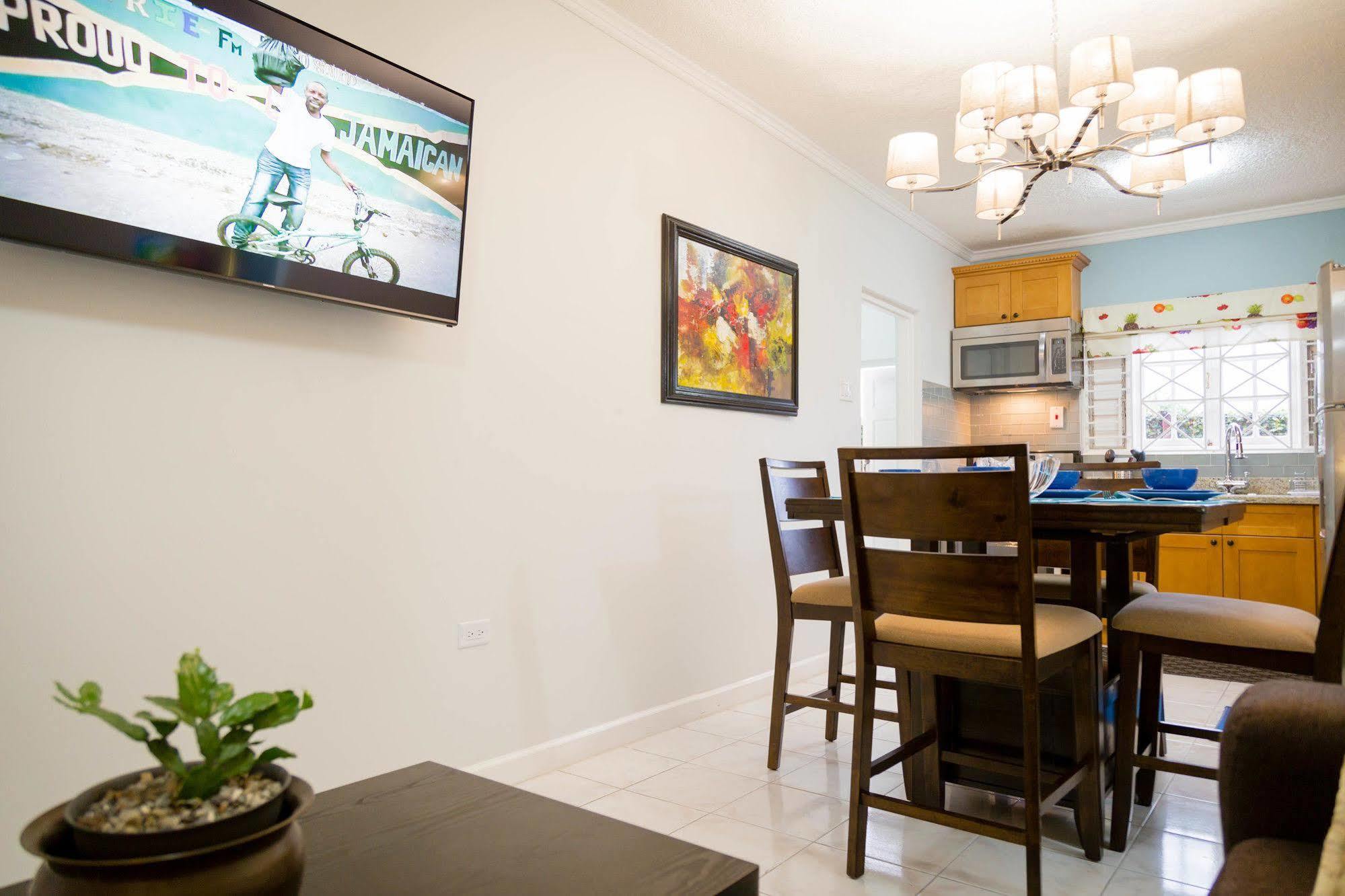 Centrally Located Guest Apartments Kingston Exterior foto
