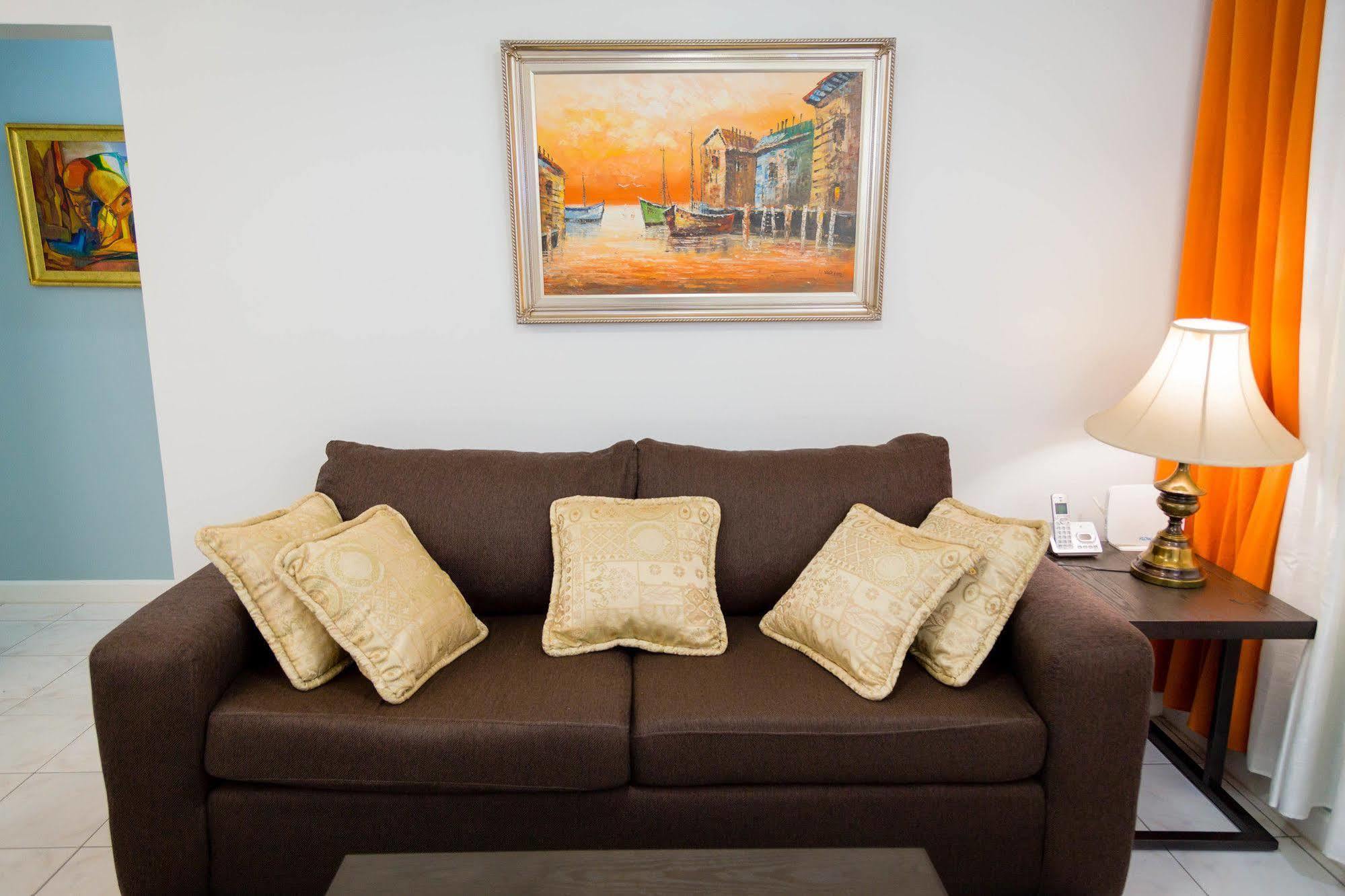 Centrally Located Guest Apartments Kingston Exterior foto