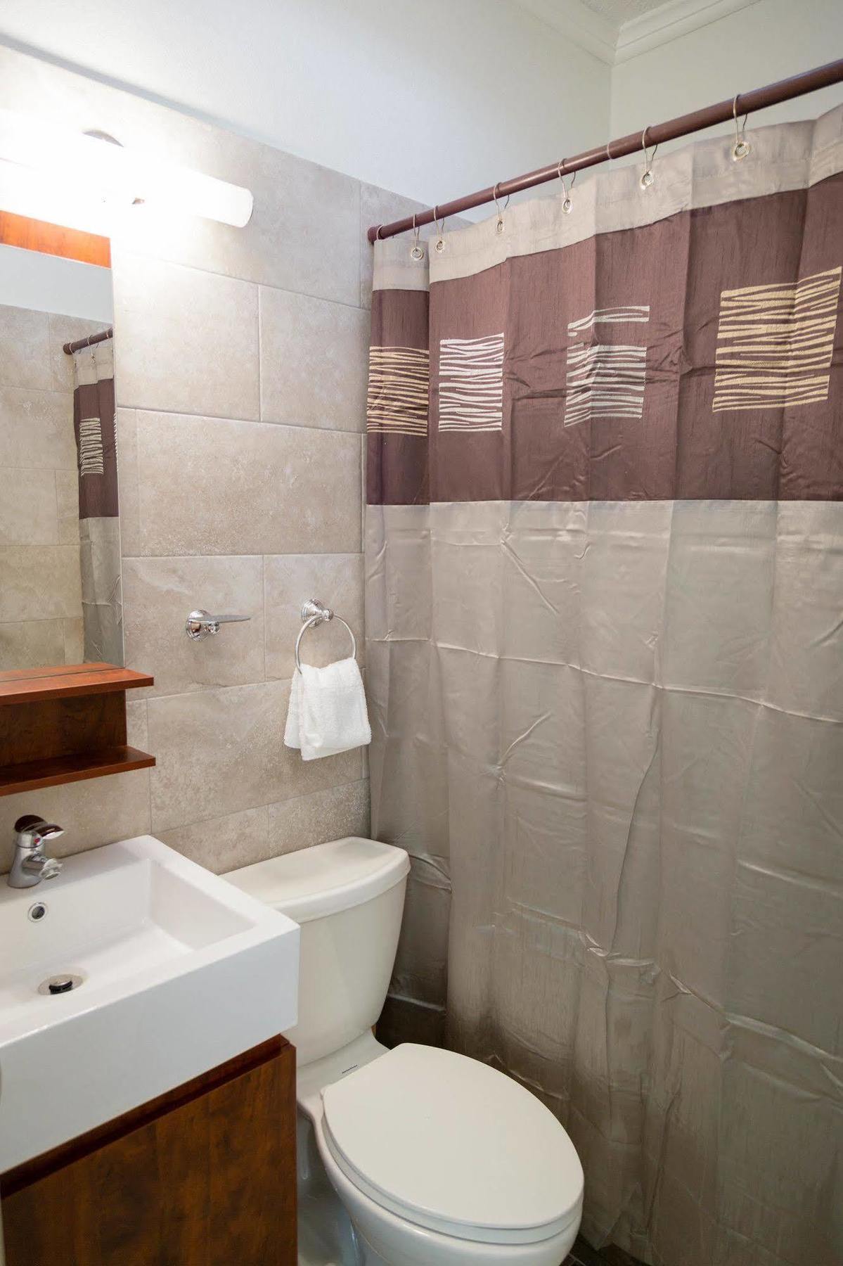 Centrally Located Guest Apartments Kingston Exterior foto