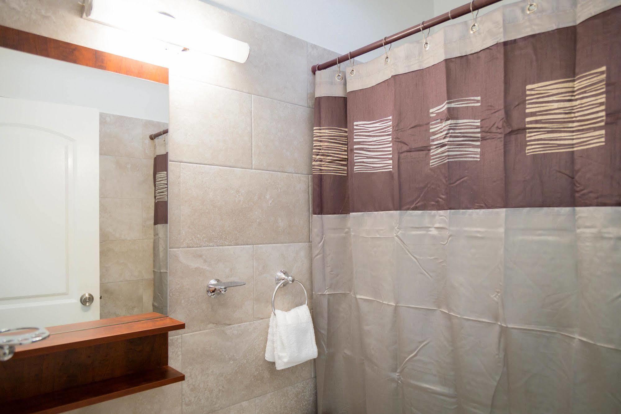 Centrally Located Guest Apartments Kingston Exterior foto