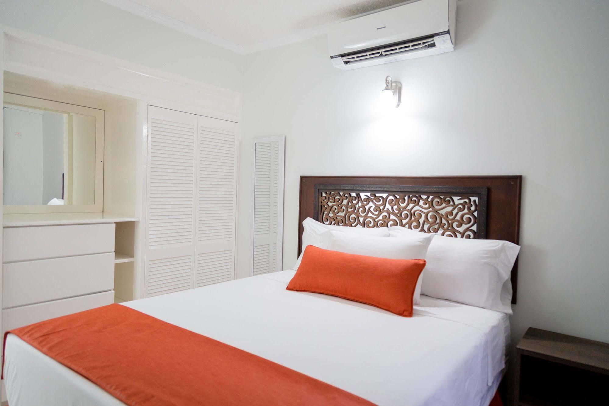 Centrally Located Guest Apartments Kingston Exterior foto