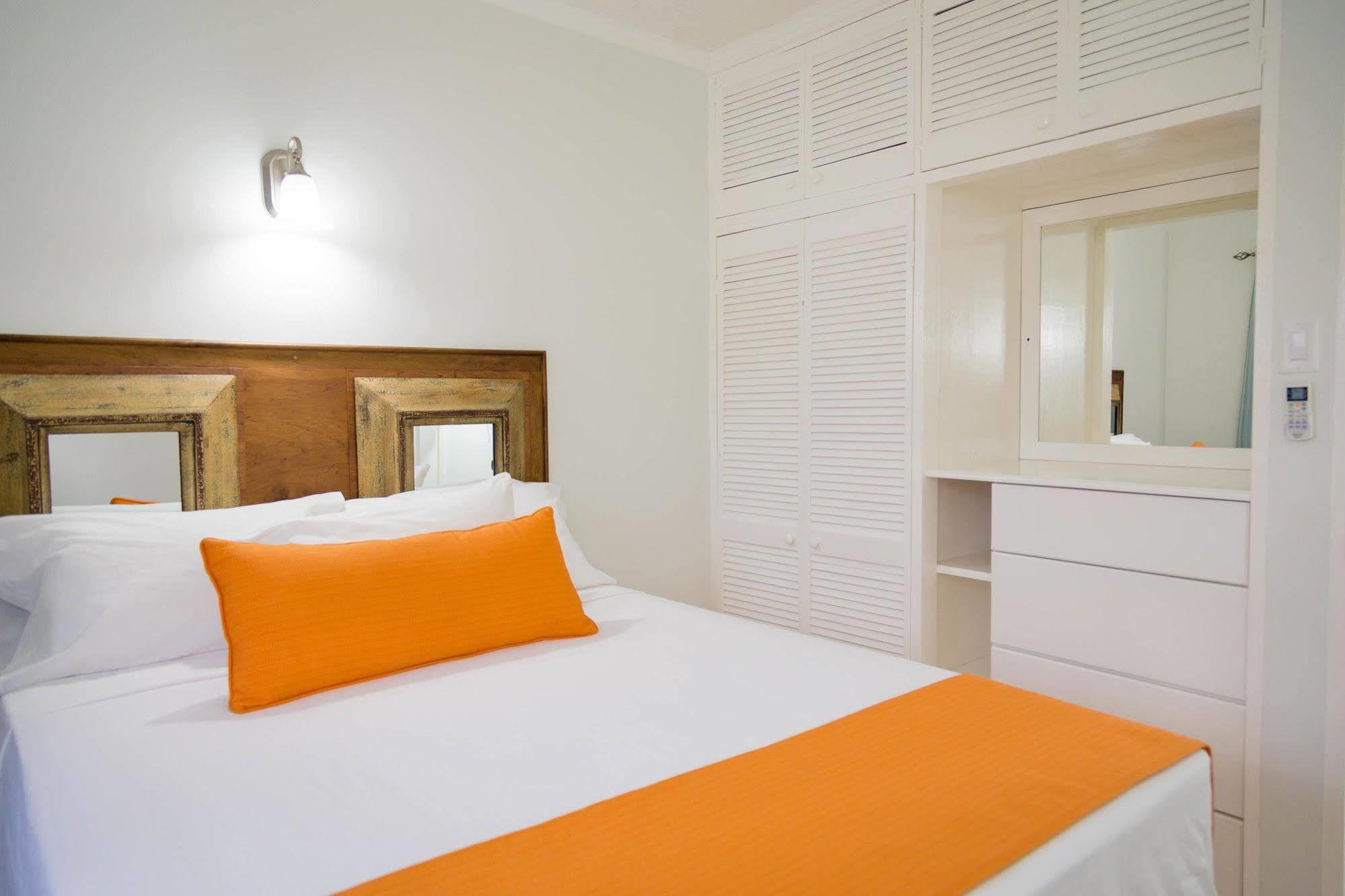 Centrally Located Guest Apartments Kingston Exterior foto