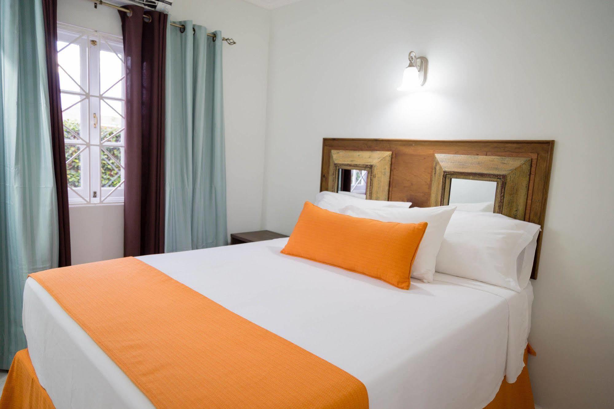 Centrally Located Guest Apartments Kingston Exterior foto