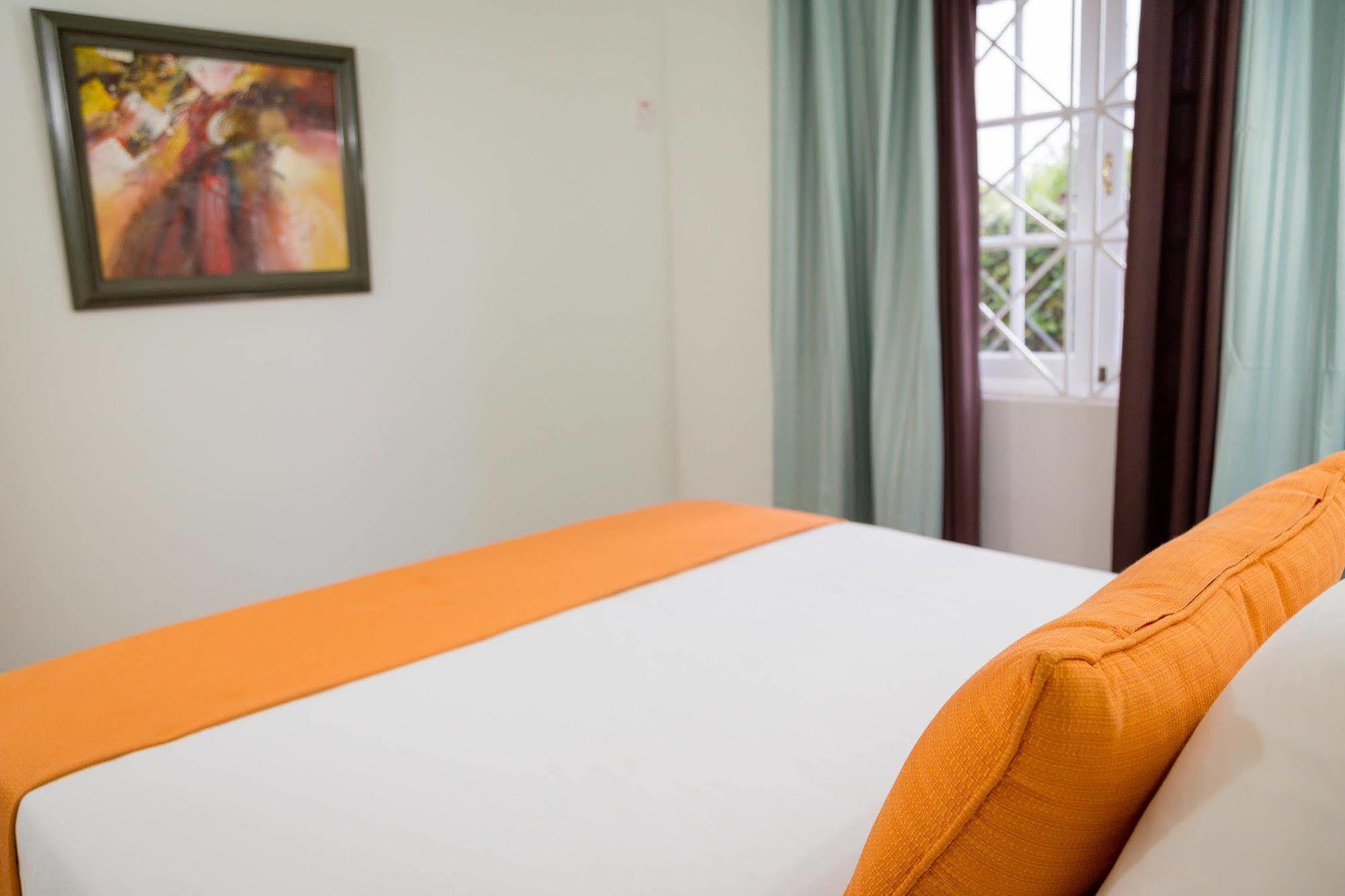 Centrally Located Guest Apartments Kingston Exterior foto